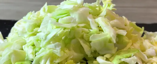 Shredded white cabbage